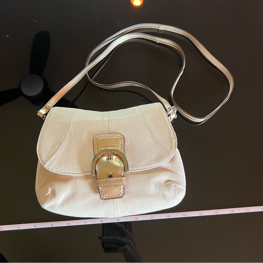COACH - Elegant Cream Leather Crossbody Bag